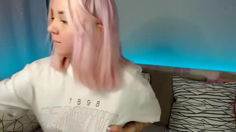 Snapshot of _blonde_barbie_ chatting on February 2025 06:39:01 AM Elizabeth online show from February 2025 06:39:01 AM