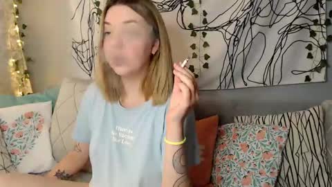 Snapshot of _blonde_barbie_ chatting on October 2025 08:47:02 AM Elizabeth online show from October 2025 08:47:02 AM