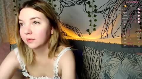 Snapshot of _blonde_barbie_ chatting on October 2025 08:29:01 PM Elizabeth online show from October 2025 08:29:01 PM