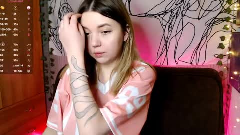 Snapshot of _blonde_barbie_ chatting on April 2026 10:29:01 PM Elizabeth online show from April 2026 10:29:01 PM