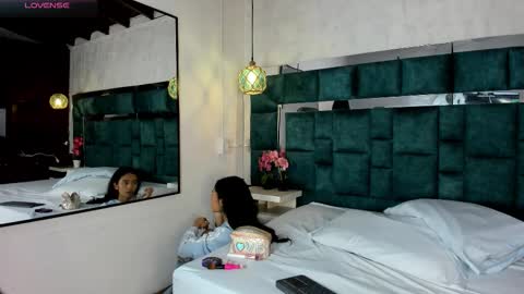 _bonnyandclyde online show from February 2026 12:22:02 PM