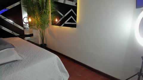 Candy online show from November 2025 06:08:02 PM