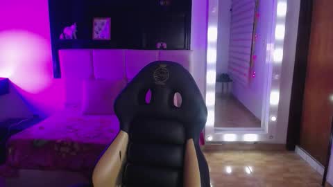 _charlotte_collins_ online show from February 2026 03:13:02 PM