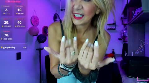  cristal ayala online show from April 2026 10:45:02 PM