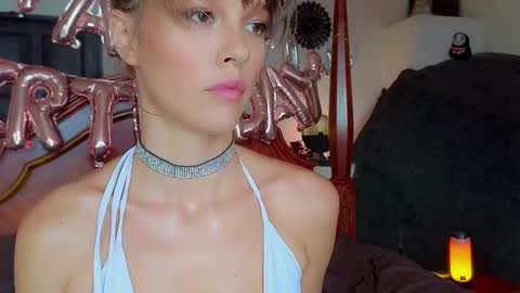 DemiDee online show from February 2025 09:00:02 AM