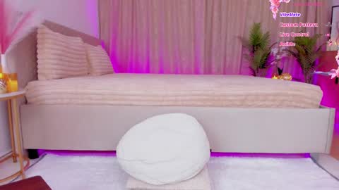 Just Dia online show from November 2025 07:02:02 PM