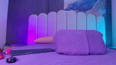 Dione online show from April 2026 07:14:01 PM