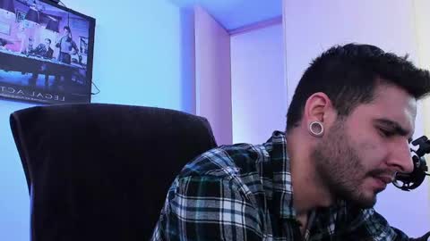  -         online show from February 2025 09:25:01 PM