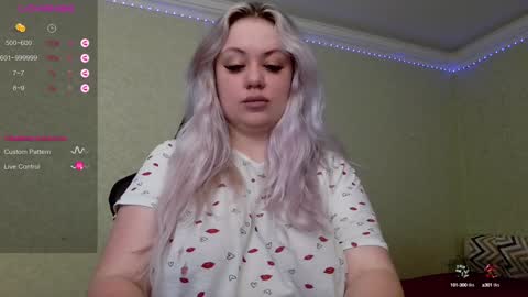 Snapshot of _elven_dreams__ chatting on December 2024 05:02:01 PM chloue and Gretta online show from December 2024 05:02:01 PM