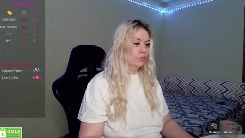 Snapshot of _elven_dreams__ chatting on January 2025 05:37:01 AM chloue and Gretta online show from January 2025 05:37:01 AM