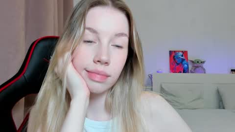 Emi online show from October 2025 04:09:02 PM