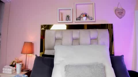 Isabella online show from April 2026 12:08:02 PM