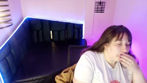 Emily  online show from December 2025 11:30:02 AM