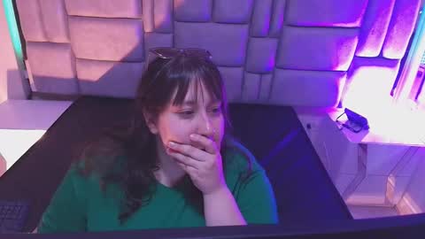 Emily  online show from December 2025 11:29:01 AM