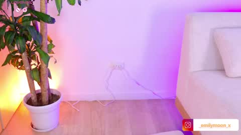 Snapshot of _emilymoon_x chatting on April 2026 12:53:01 AM Emi online show from April 2026 12:53:01 AM