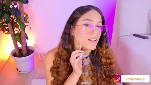 Snapshot of _emilymoon_x chatting on April 2026 04:46:01 AM Emi online show from April 2026 04:46:01 AM