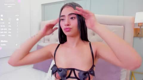 Snapshot of _emma_luu_ chatting on October 2025 11:14:01 PM Emi  online show from October 2025 11:14:01 PM