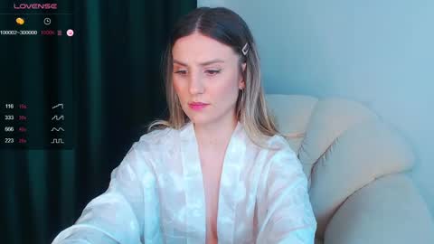 _esmeraldiyaa_ online show from January 2025 10:37:01 PM