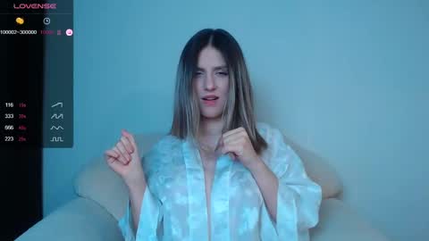 _esmeraldiyaa_ online show from February 2025 10:39:01 PM