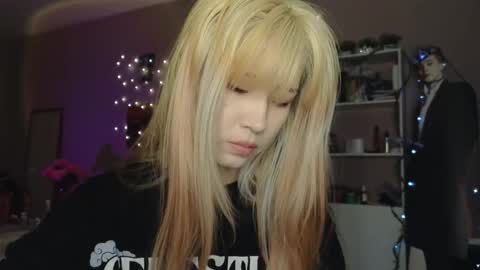 EveEva online show from December 2025 10:31:01 AM