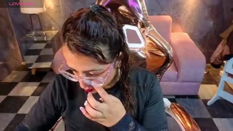  evoni  online show from October 2025 07:42:02 PM