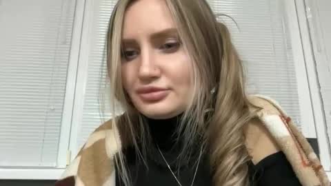  Flora  online show from November 2025 03:01:02 PM