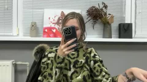  Flora  online show from November 2025 04:17:02 PM