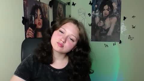 Snapshot of _foxy_lady chatting on June 2026 06:30:02 PM Alice online show from June 2026 06:30:02 PM