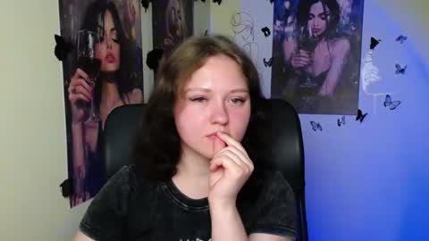 Snapshot of _foxy_lady chatting on June 2026 05:56:02 PM Alice online show from June 2026 05:56:02 PM