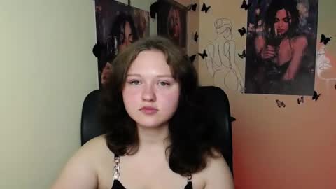 Snapshot of _foxy_lady chatting on June 2026 05:48:01 AM Alice online show from June 2026 05:48:01 AM