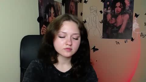 Snapshot of _foxy_lady chatting on June 2026 05:12:01 AM Alice online show from June 2026 05:12:01 AM