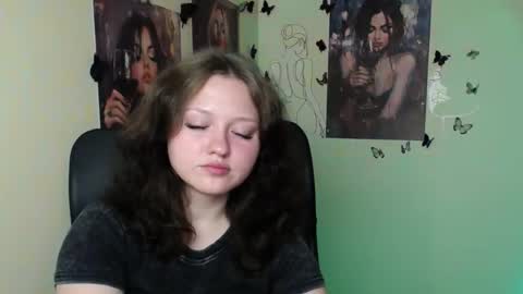 Snapshot of _foxy_lady chatting on June 2026 06:03:01 AM Alice online show from June 2026 06:03:01 AM