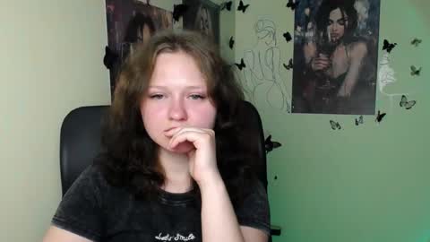 Snapshot of _foxy_lady chatting on July 2026 06:09:01 AM Alice online show from July 2026 06:09:01 AM