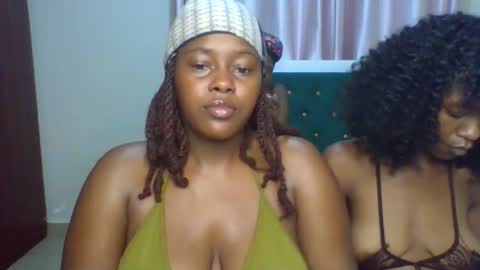 Snapshot of _honey_bloom chatting on February 2026 08:02:02 AM _honey_bloom online show from February 2026 08:02:02 AM