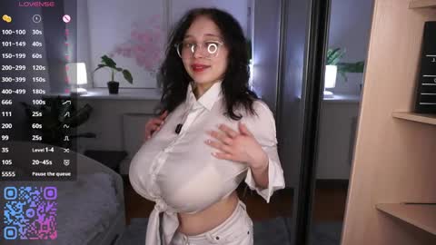 Snapshot of _inner_glow_ chatting on April 2026 05:14:02 PM Emily online show from April 2026 05:14:02 PM