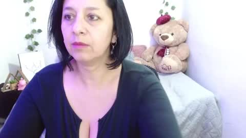 Snapshot of _isis74_ chatting on September 2025 09:49:01 PM Camila online show from September 2025 09:49:01 PM
