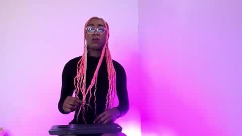 Snapshot of _itsbrit chatting on November 2025 10:45:02 PM Brit online show from November 2025 10:45:02 PM