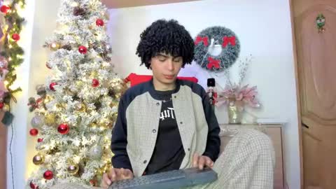 Snapshot of _jaay77 chatting on December 2024 06:16:02 PM Jay online show from December 2024 06:16:02 PM