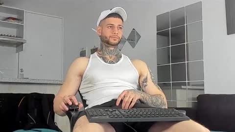 Snapshot of _jamesleandros chatting on December 2024 03:01:01 PM jeison online show from December 2024 03:01:01 PM