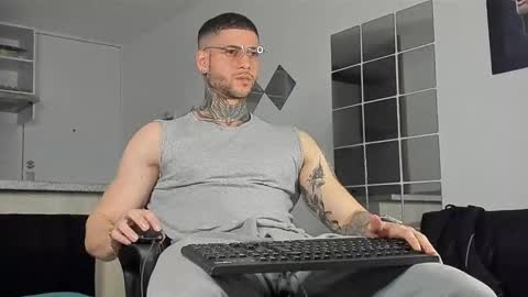 Snapshot of _jamesleandros chatting on December 2024 02:01:01 AM jeison online show from December 2024 02:01:01 AM