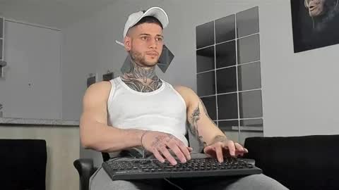Snapshot of _jamesleandros chatting on December 2024 02:38:02 AM jeison online show from December 2024 02:38:02 AM