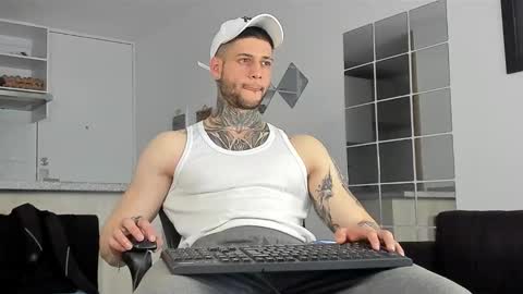 Snapshot of _jamesleandros chatting on January 2025 09:28:02 PM jeison online show from January 2025 09:28:02 PM