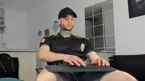 Snapshot of _jamesleandros chatting on January 2025 09:03:01 PM jeison online show from January 2025 09:03:01 PM