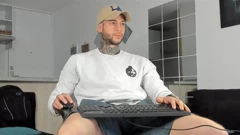 Snapshot of _jamesleandros chatting on January 2025 01:08:02 PM jeison online show from January 2025 01:08:02 PM