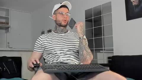 Snapshot of _jamesleandros chatting on January 2025 10:05:01 PM jeison online show from January 2025 10:05:01 PM