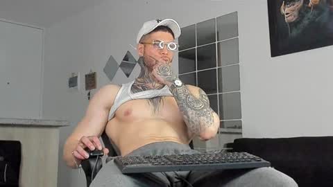 Snapshot of _jamesleandros chatting on January 2025 02:04:02 AM jeison online show from January 2025 02:04:02 AM