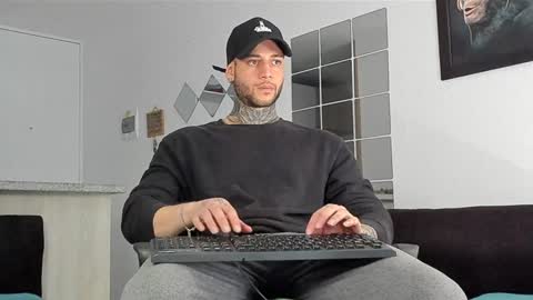 Snapshot of _jamesleandros chatting on February 2025 07:13:01 PM jeison online show from February 2025 07:13:01 PM