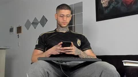 Snapshot of _jamesleandros chatting on February 2025 12:09:02 PM jeison online show from February 2025 12:09:02 PM