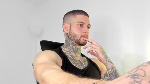 Snapshot of _jamesleandros chatting on October 2025 01:57:01 AM jeison online show from October 2025 01:57:01 AM