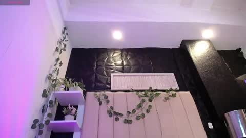 Mia online show from January 2025 05:20:01 PM